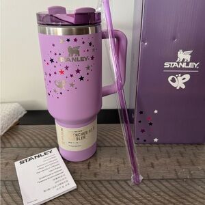 Olivia Rodrigo (limited edition) 40oz Stanley tumbler.
Please see details